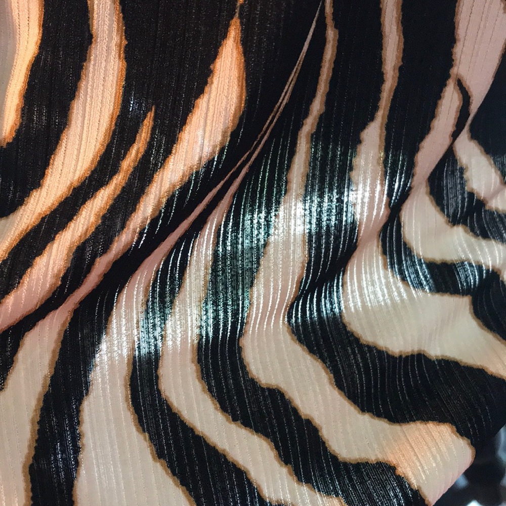 Zebra Stripe Flowing Button Up Top Sz: L Tanjay - image 5